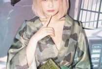 美女真空漫画,美女漫画中的性感魅力解析